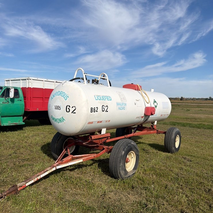 11-2. 1450 gallon NH3 tank, 14L-16.1 tires