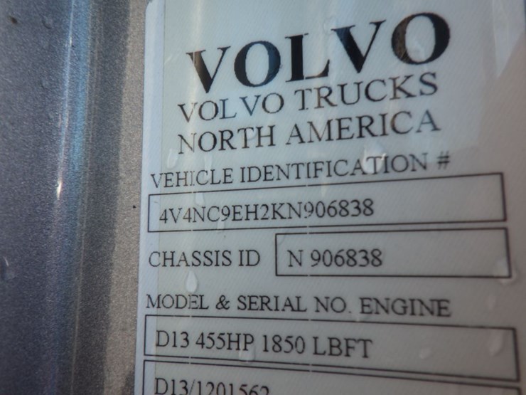 2019-volvo-vnl860-image-19