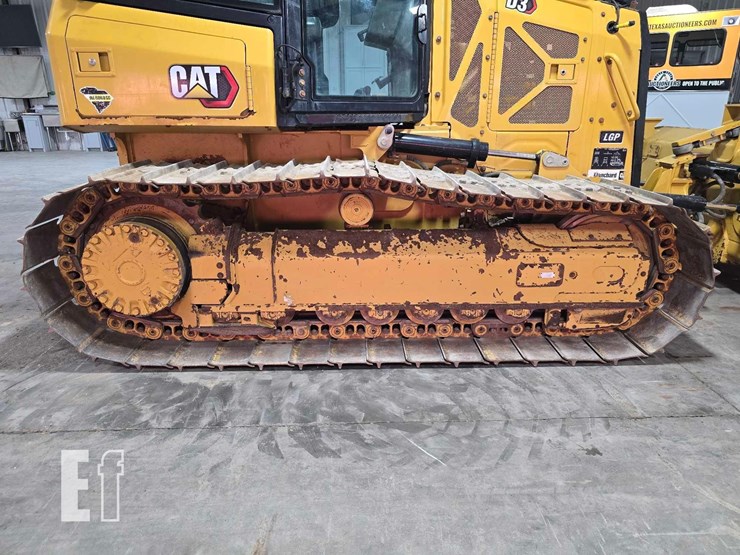2022-caterpillar-d3-lgp-image-32