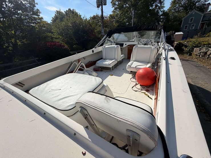 bertram-20-moppie-powerboat-w/trailer-"island-girl"-image-21