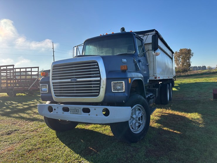 1982-ford-l9000-image-3