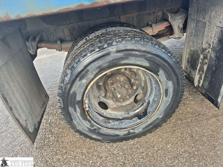 2010-ford-f650-image-26
