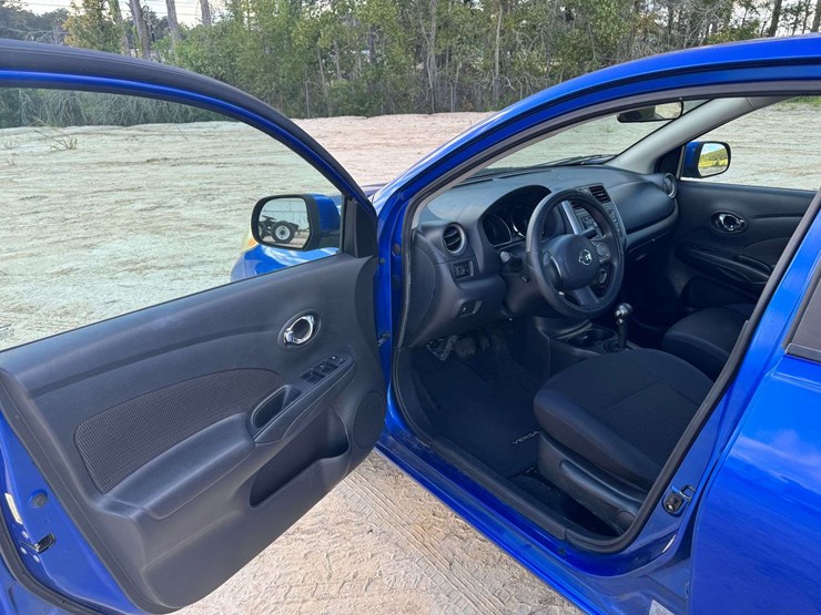 2013-nissan-versa-sv-4dr-sedan---140,734-miles-image-9