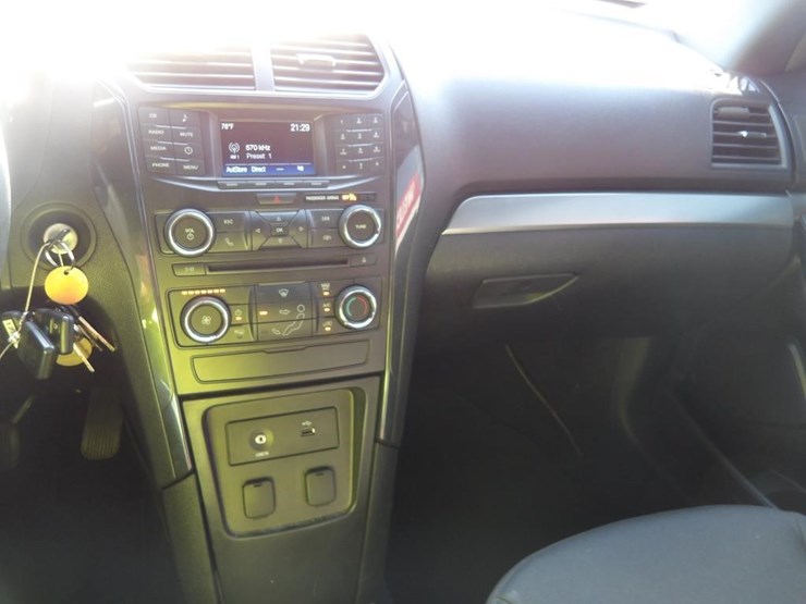 2018-ford-explorer-image-17