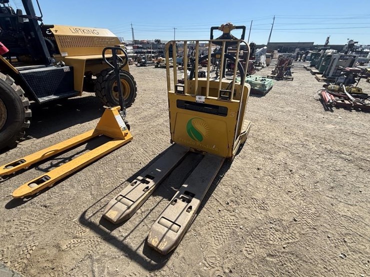 yale-pallet-lift-image-1