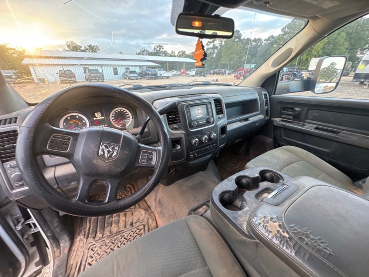 2016-dodge-3500-image-14