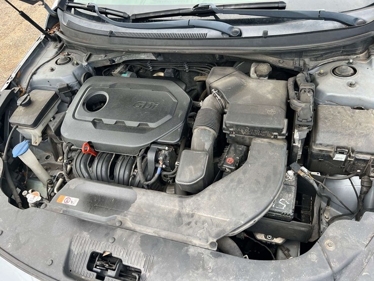 2017-hyundai-sonata-4-door-sedan-(165,391-miles)-image-8