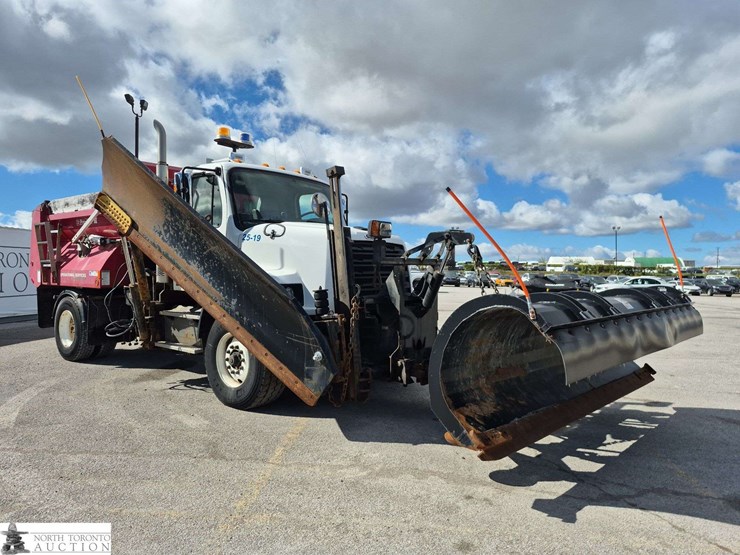 2019-freightliner-108sd-image-3