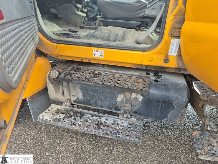 2010-ford-f650-image-21
