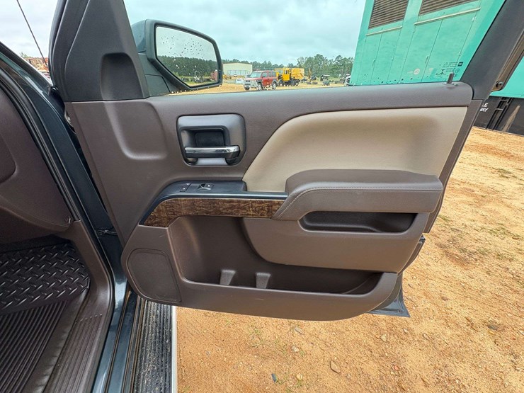 2017-chevrolet-silverado-1500-image-18