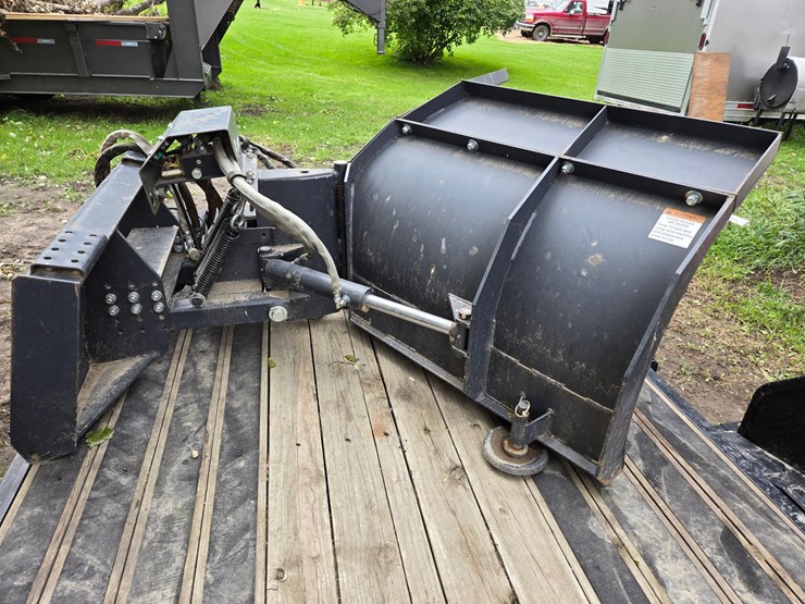 bobcat-snowplow-blade,-used-little,-like-new-image-2