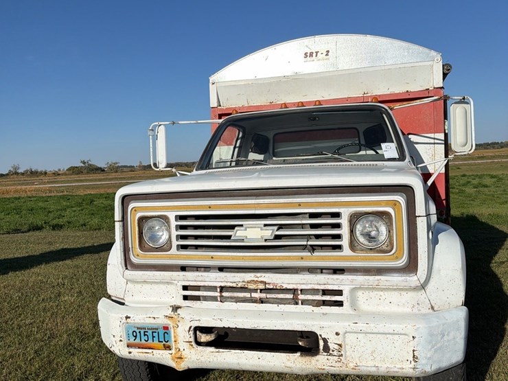 1973-tag-tandem-366-5+2,-motor-has-very-low-miles,-good-power,-roll-tarp,-truck-runs-and-operates-good-image-4