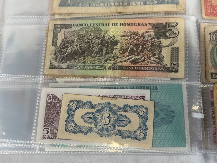 #40307-•-foreign-currency-bank-notes-image-137