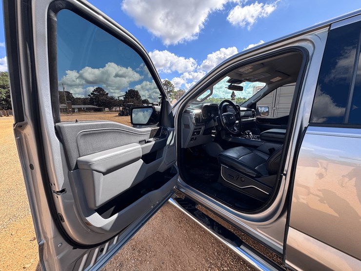 2022-ford-f150-image-12