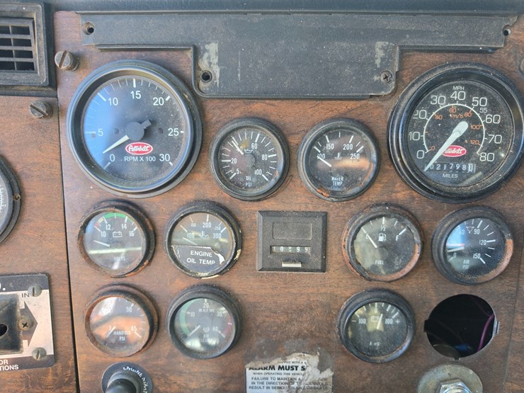 1996-peterbilt-377-image-53