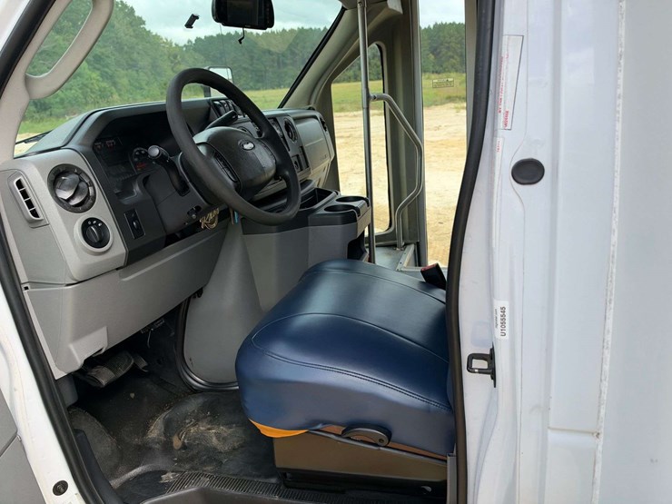 2017-ford-e450-image-10