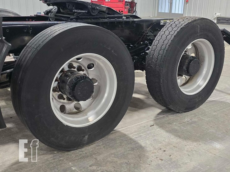 2024-peterbilt-579-image-22
