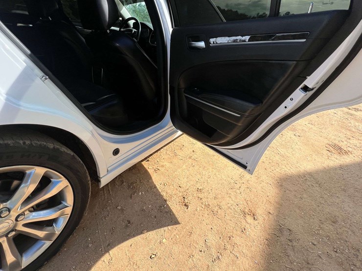 2020-chrysler-300-awd-3.6l-v6-sedan-(166,122-miles)-image-24