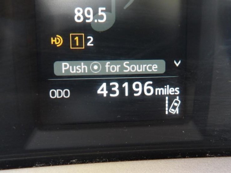 2017-toyota-rav4-xle-image-17