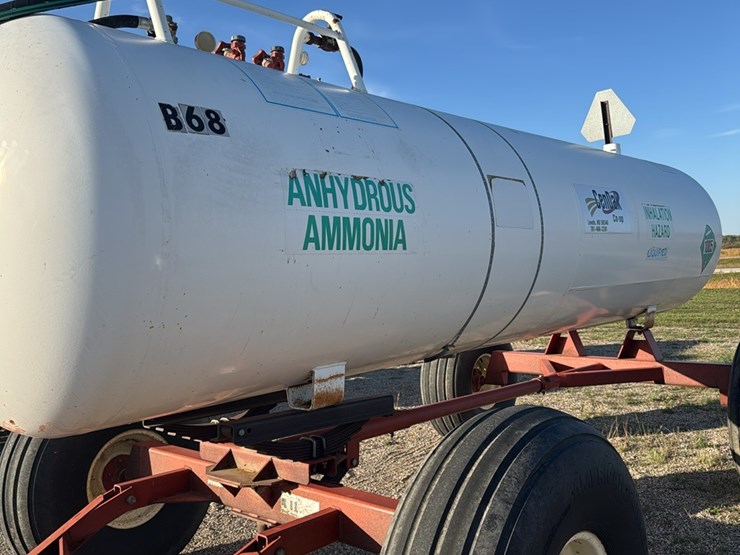 11-13-1450-gallon-nh3-tank,-16.5l---16.1-sl-tires-image-2