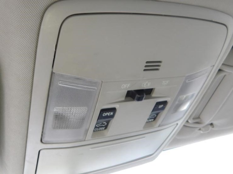 2016-toyota-rav4-xle-image-24