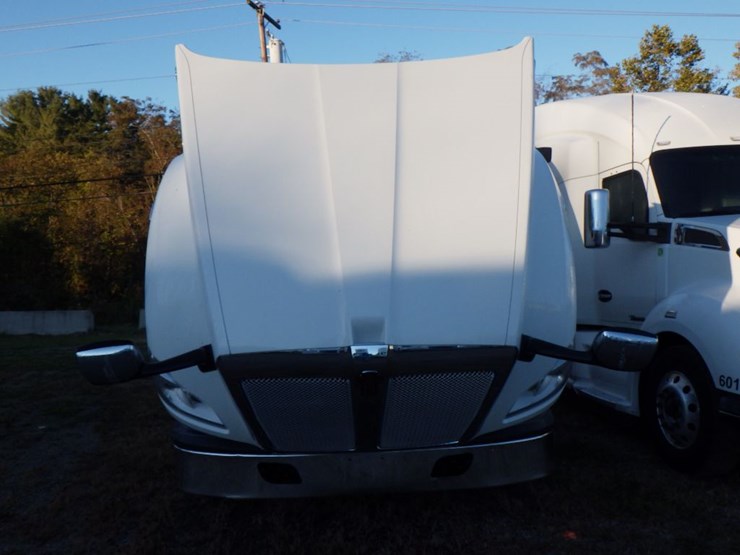 2022-kenworth-t680-image-22