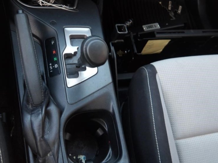 2016-toyota-rav4-xle-image-20