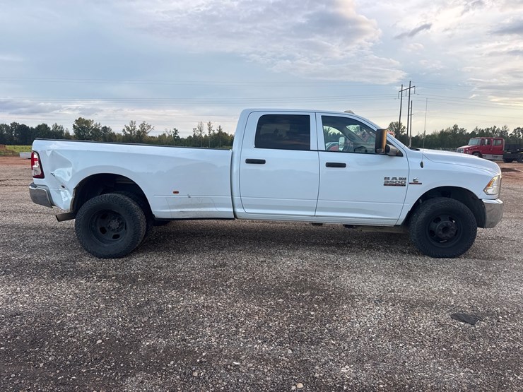 2016-dodge-3500-image-7