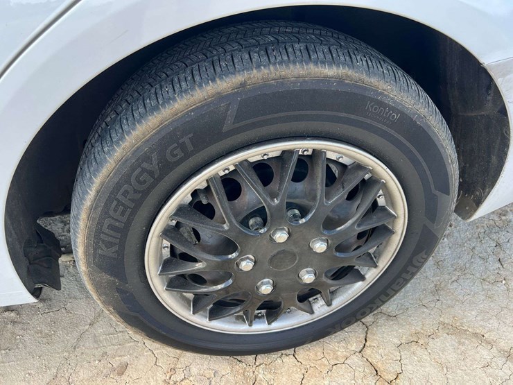 2019-chevrolet-sonic-4-door-sedan-(117,687-miles)-image-25