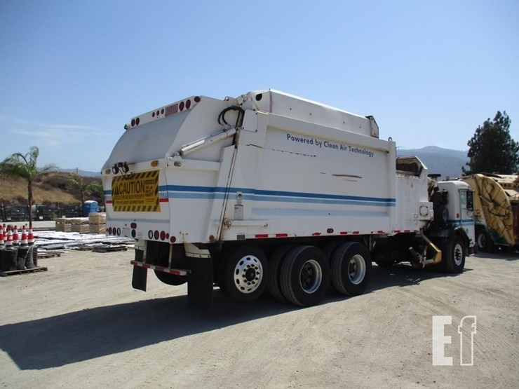 2010-peterbilt-320-image-3