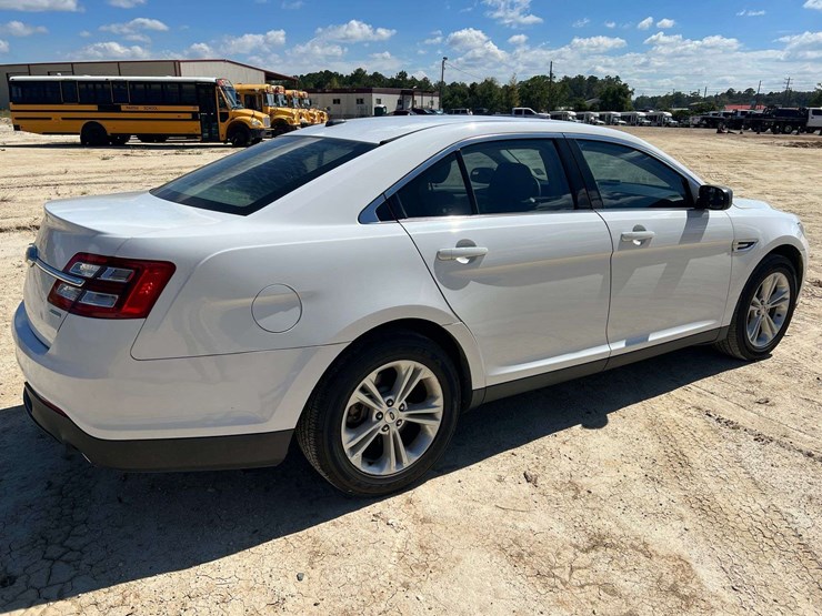 2016-ford-taurus-4-door-sedan-(101,832-miles)-image-3