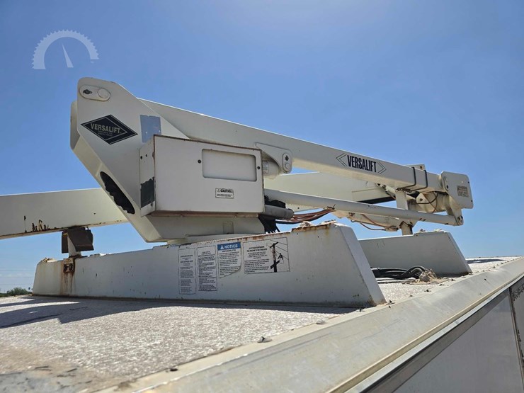 versalift-sst40ne-01-image-11