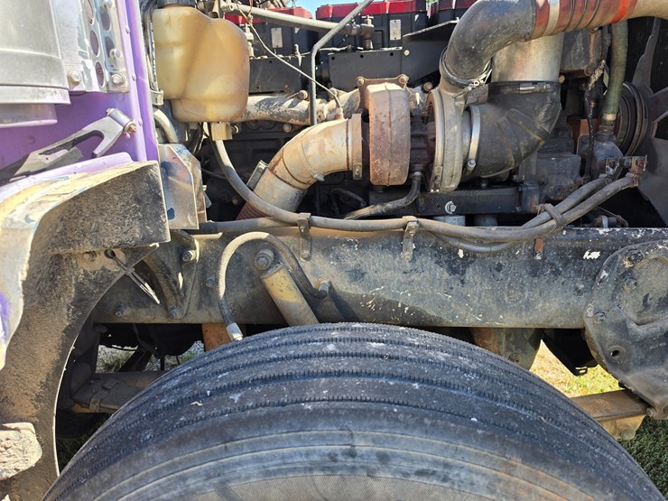 1996-peterbilt-377-image-30