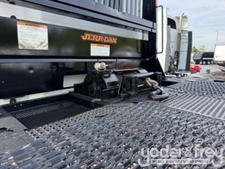 2017-kenworth-t880-image-6