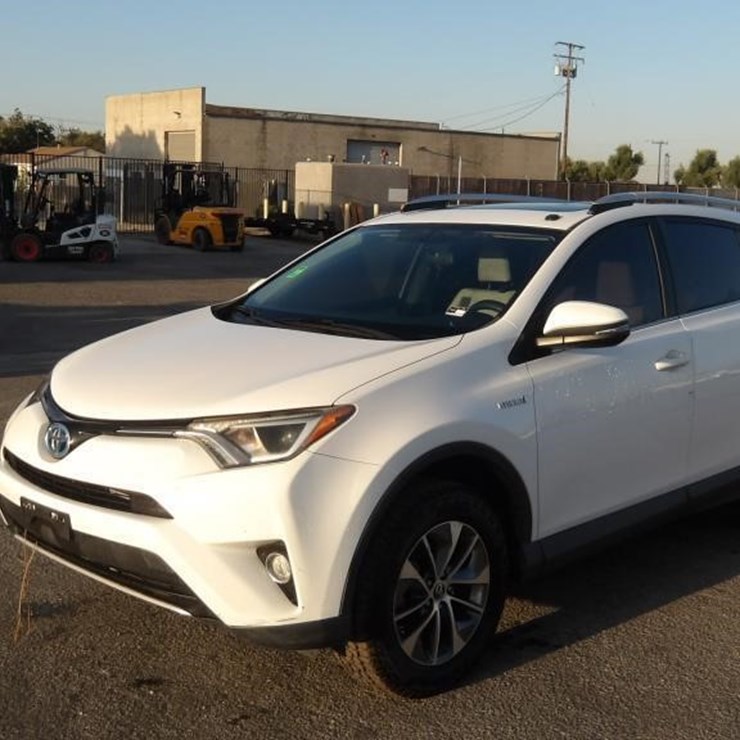 2016 TOYOTA RAV4 XLE