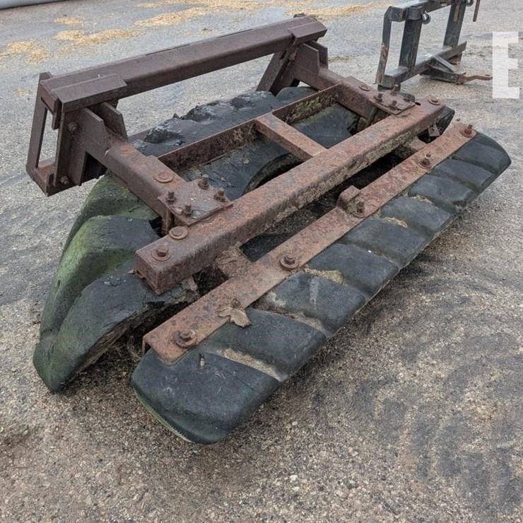MANURE TIRE SCRAPER