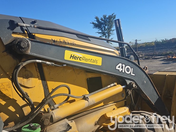 2018-deere-410l-image-32
