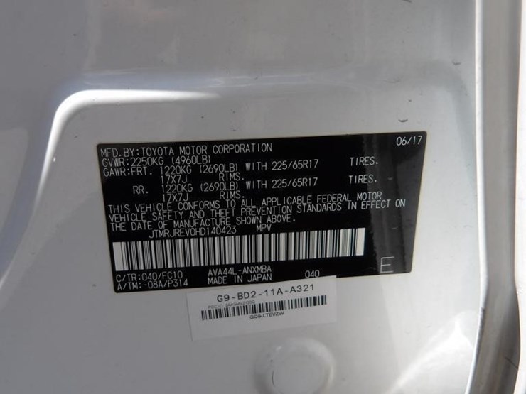 2017-toyota-rav4-xle-image-26