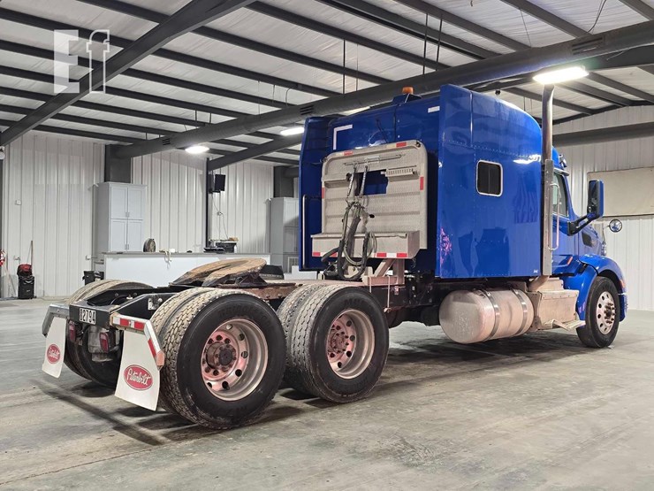 2017-peterbilt-579-image-3