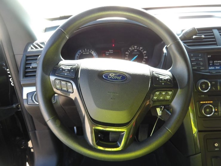 2018-ford-explorer-image-14