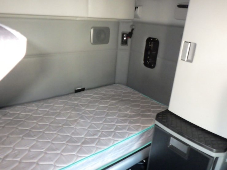 2021-kenworth-t680-image-4