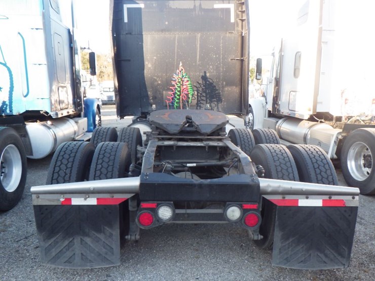 2015-peterbilt-579-image-10
