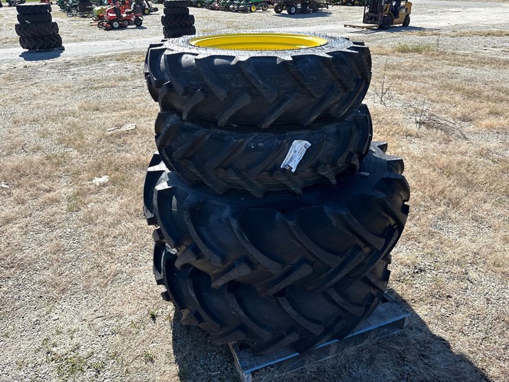 #1072-•-r1-ag-tires-with-rims-image-6