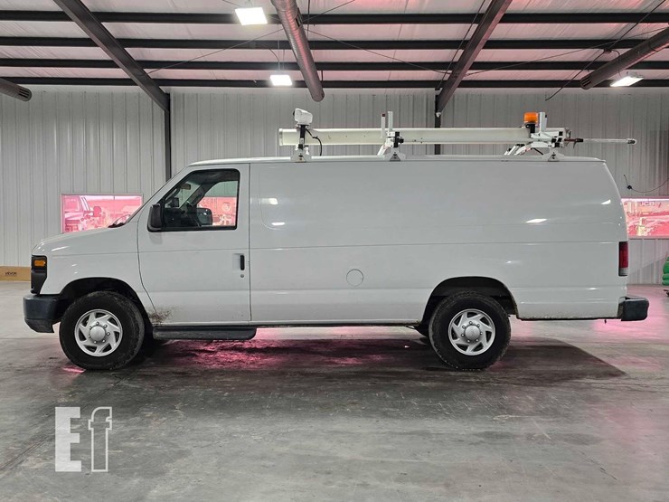2013-ford-econoline-350-image-5