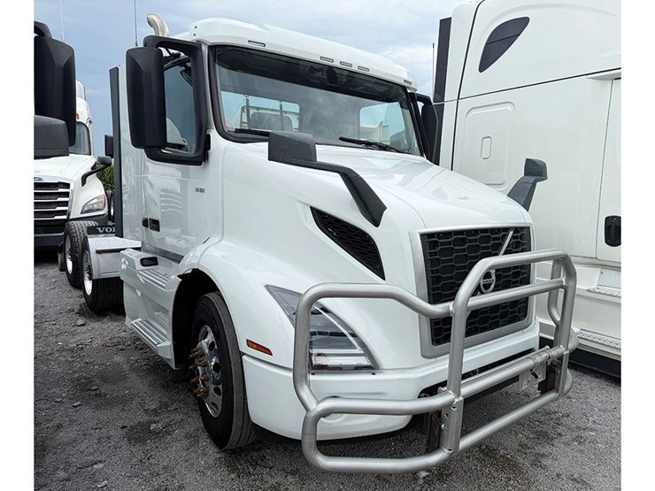 2024-volvo-vnr300-image-1