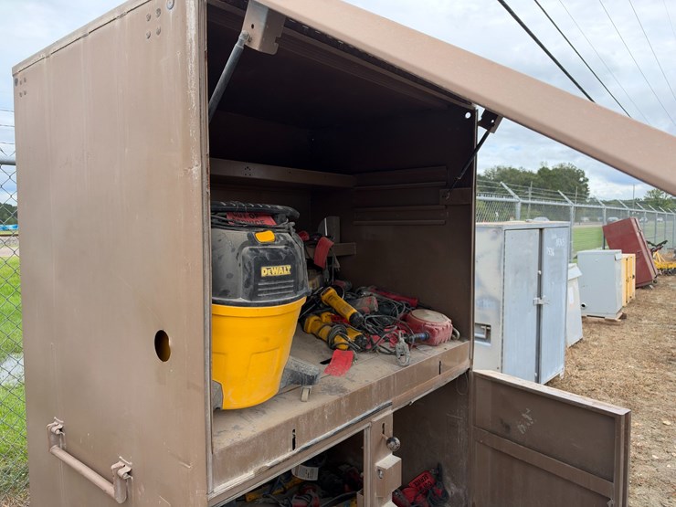 #7535-•-foreman-box-with-miscellaneous-grinders,-saws,-drills-and-other-power-tools-image-3