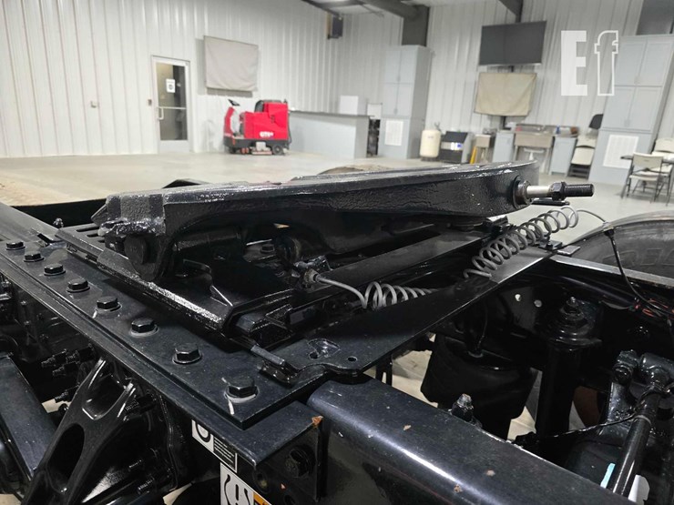 2024-peterbilt-579-image-19