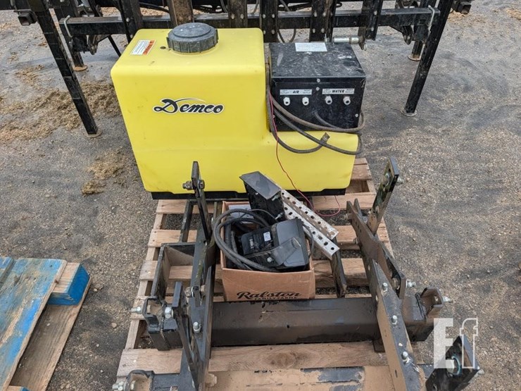 demco-sprayer-image-11