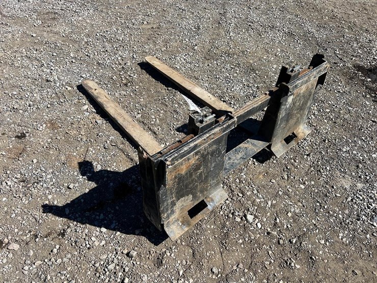48”-skid-steer-pallet-forks-image-3
