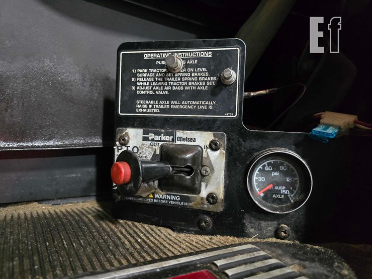2016-kenworth-t800-image-19